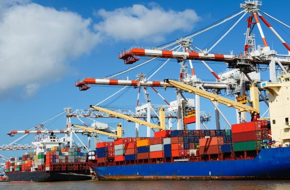 青島貨代如同一條隱形的藍色紐帶，緊密連接著世界各地的經濟脈搏