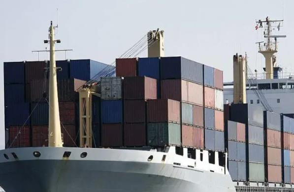 英國(guó)是一個(gè)島國(guó)國(guó)家特有的運(yùn)輸方式