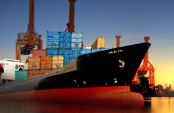 美國(guó)的海運(yùn)業(yè)將繼續(xù)發(fā)揮其重要作用，推動(dòng)全球貿(mào)易的發(fā)展