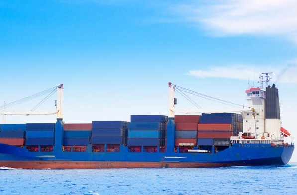 貨代行業(yè)作為連接生產(chǎn)與消費(fèi)的紐帶，其重要性不言而喻